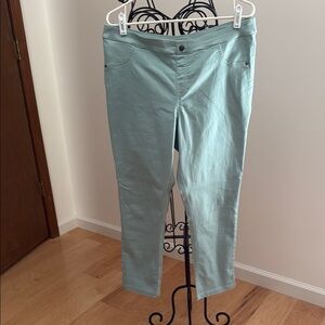 HUE Light Green Ankle Pants